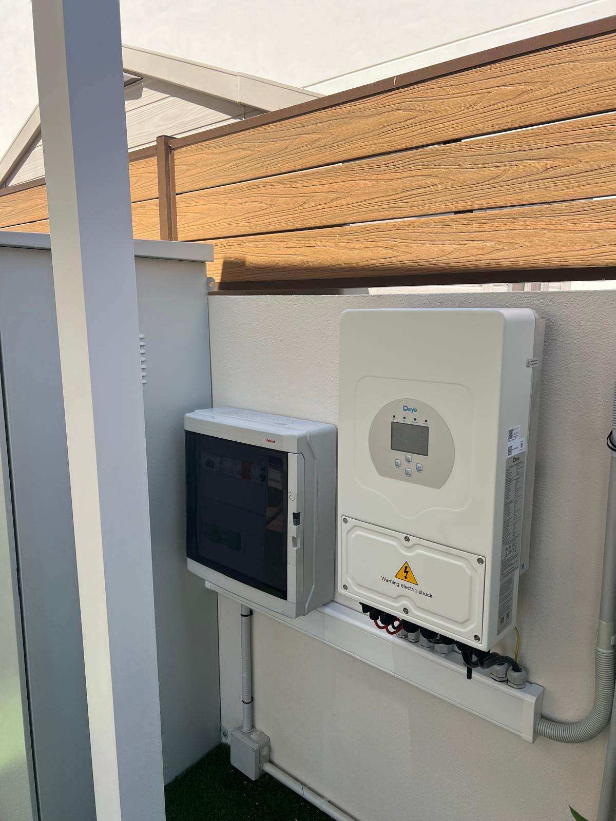 Sistema inversor y cuadro eléctrico instalación solar en Mallorca