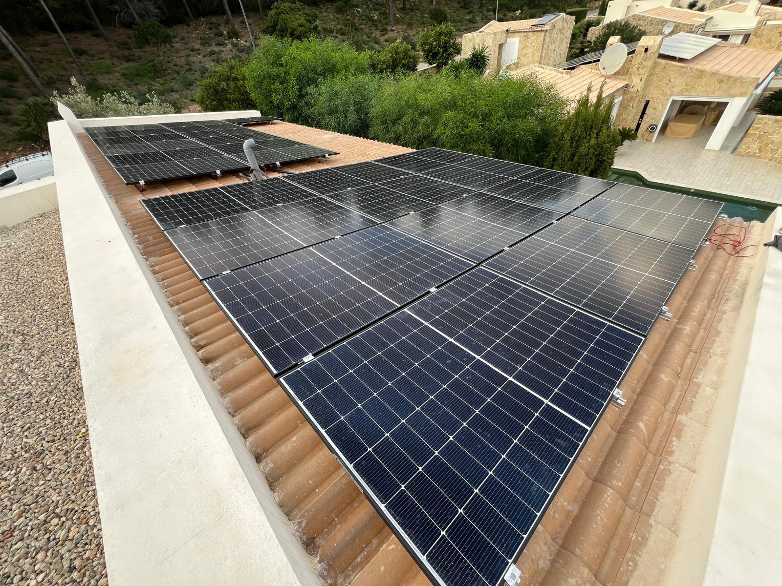 Instalación fotovoltaica en tejado de teja árabe en Llucmajor
